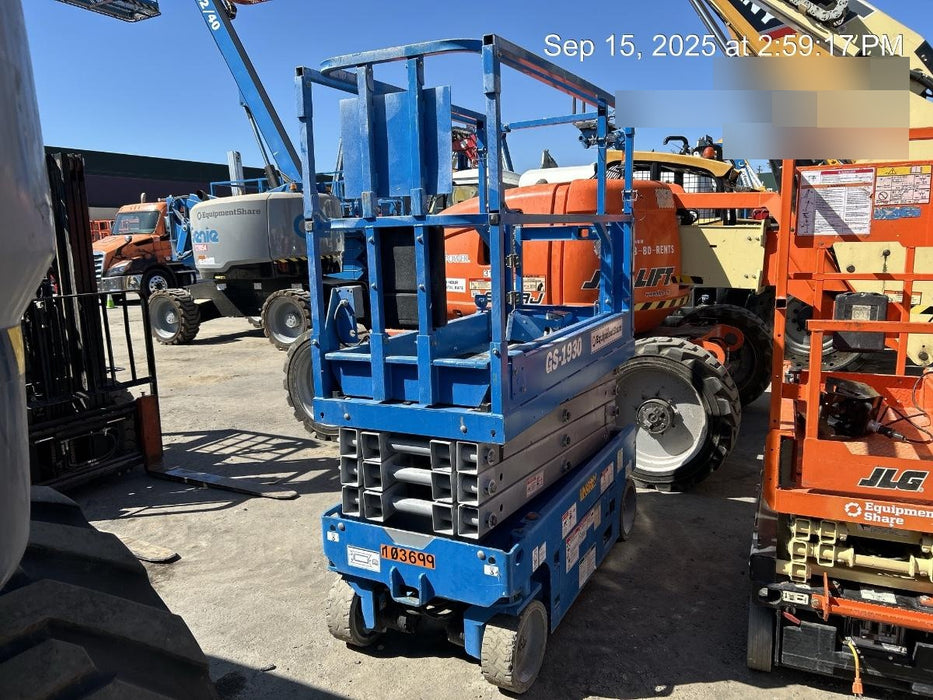 2020 Genie GS-1930 Solid Non Marking Tires, Beacon, Folding rails with half height swing gate, 800W Inverter