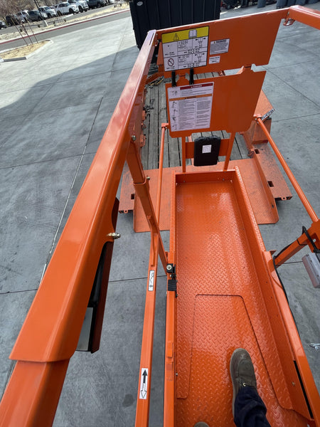2022 JLG ES1932