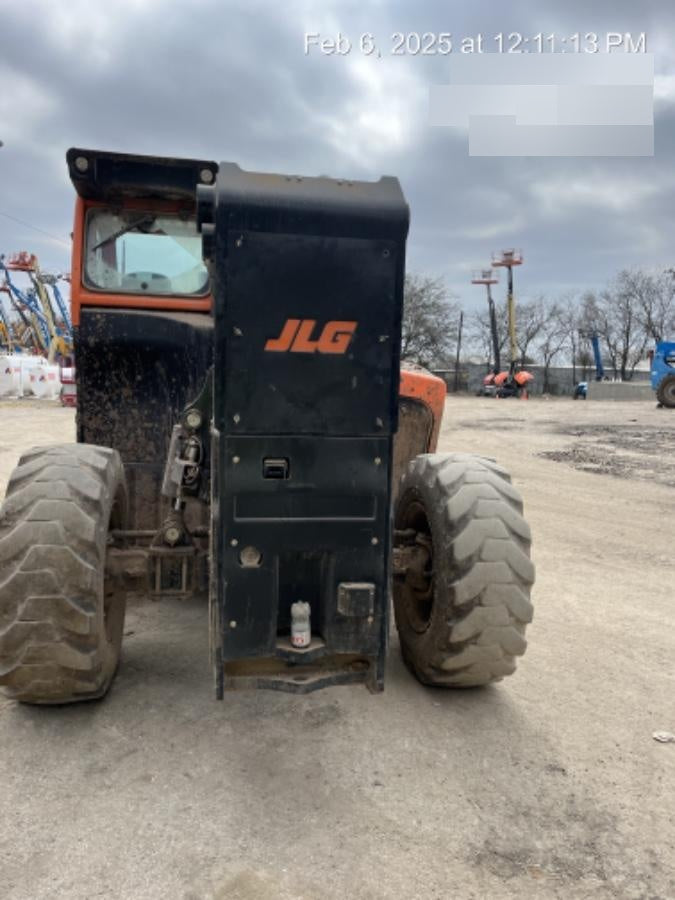 2021 JLG 1075