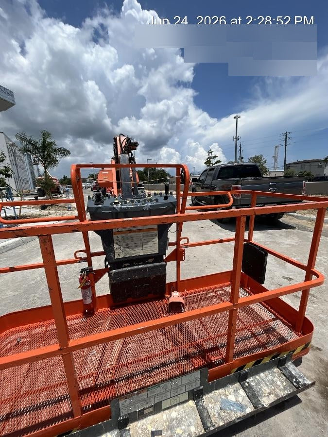 2020 JLG 860SJ