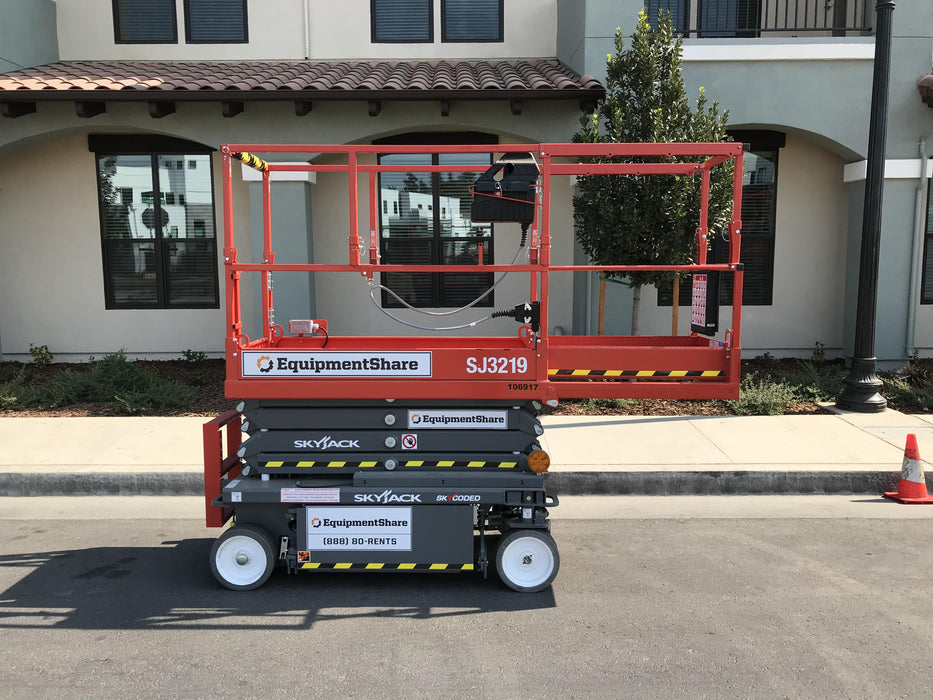 2020 Skyjack SJIII-3219 Solid NM Tires, Half height spring hinged entry gate, Dual Beacons, 800W Inverter