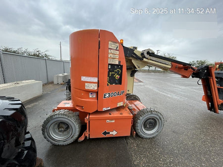 2019 JLG E300AJP
