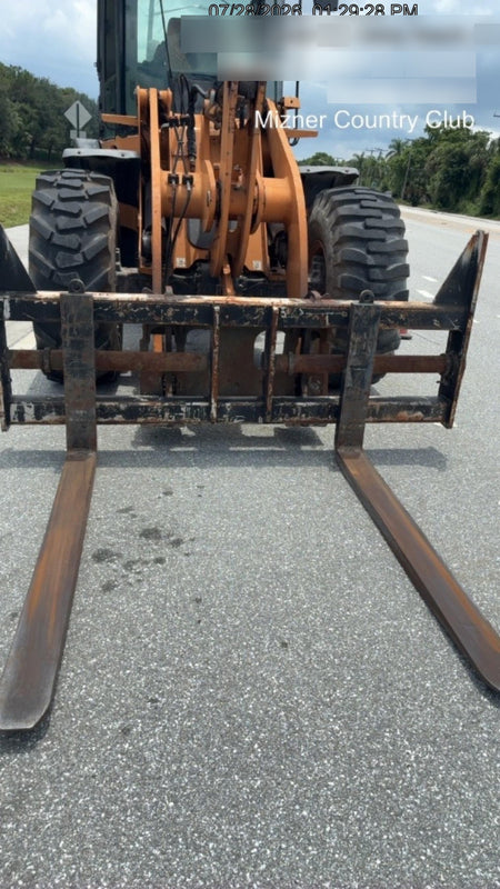 2015 Case 621F CLOSED CAB, JRB 416 STYLE HYD COUPLER