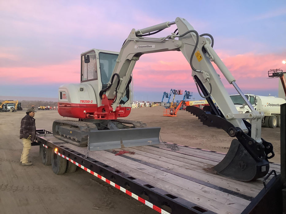 2021 TAKEUCHI TB250-2C