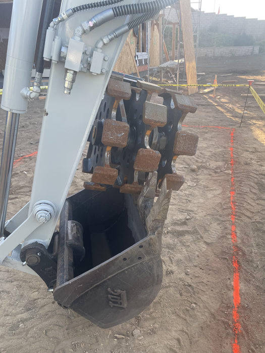 2021 DOOSAN 30" Bucket - Doosan