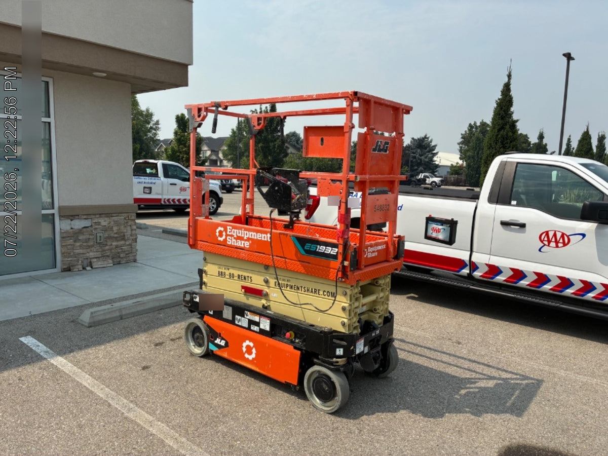 2025 JLG ES1932