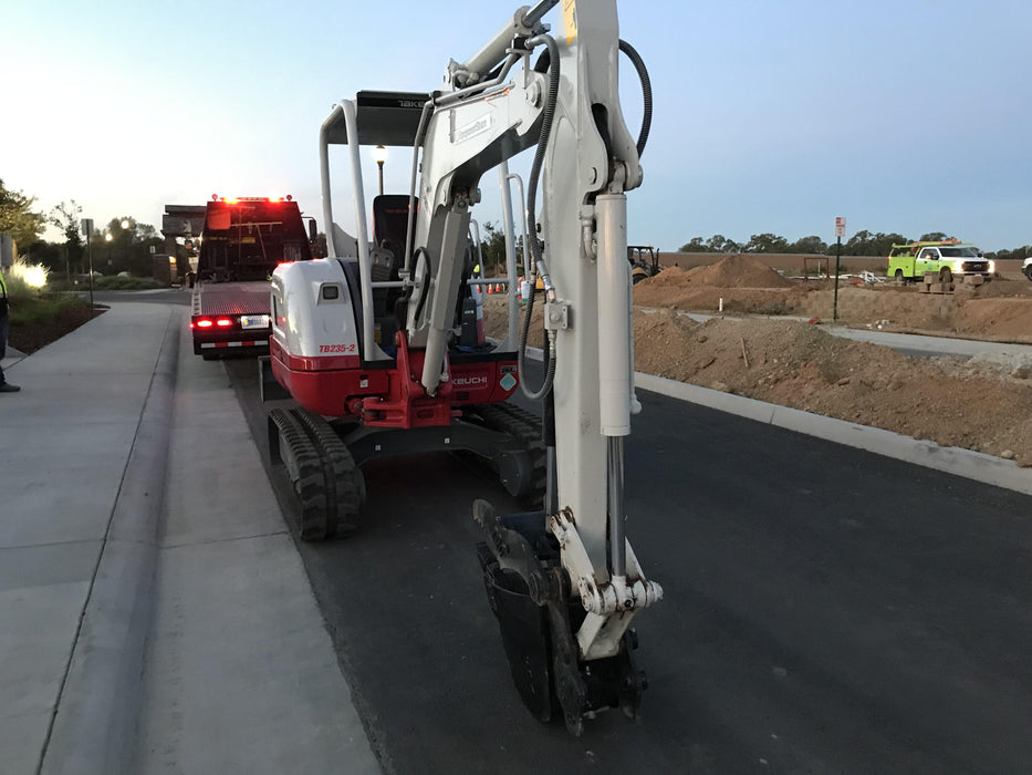 2021 TAKEUCHI TB235-2R