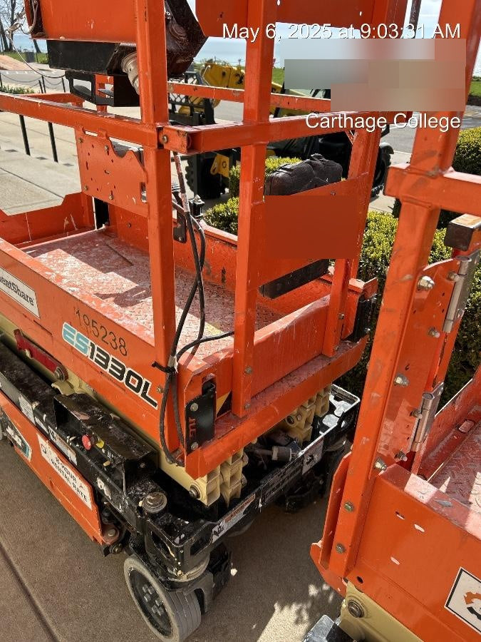 2021 JLG ES1330L