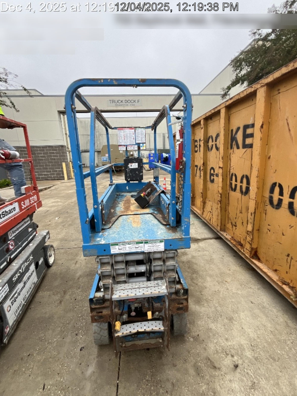 2017 Genie GS-1930 Genie GS-1930 Lift w/Fixed Rail and Chain Entry