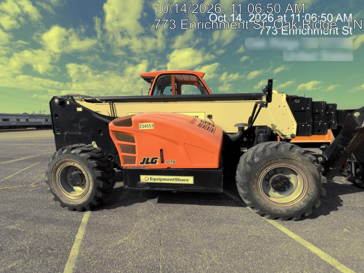 2022 JLG 1075