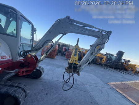 2023 TAKEUCHI TB250-2CR