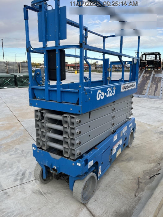 2020 Genie GS-3232 Standard, Folding half height swing gate, 800W Inverter