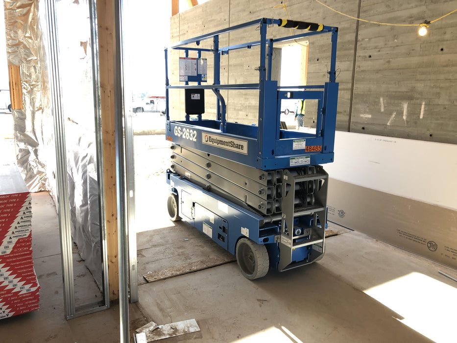 2019 Genie GS-2632 Folding rails with half height swing gate