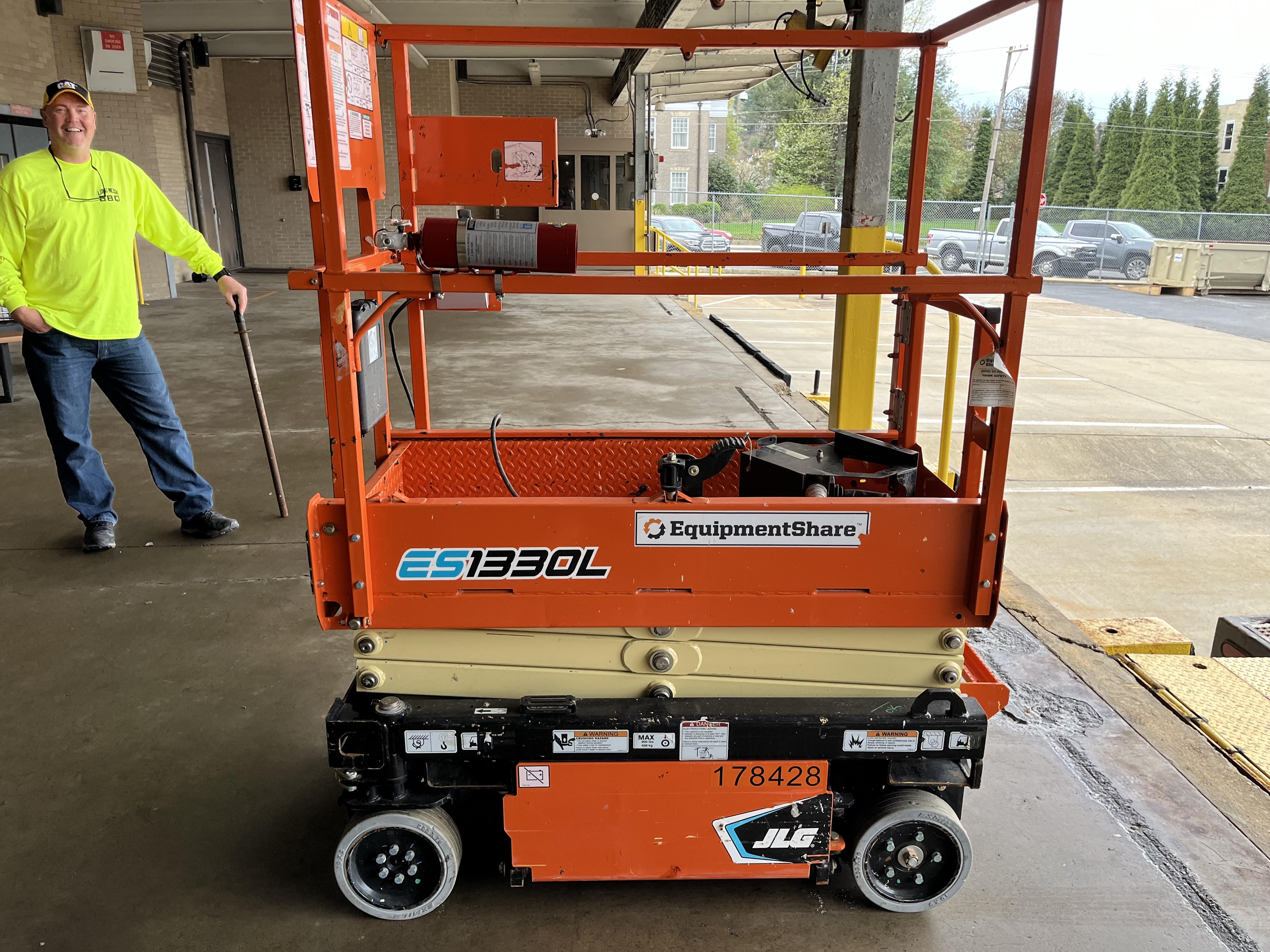 2021 JLG ES1330L