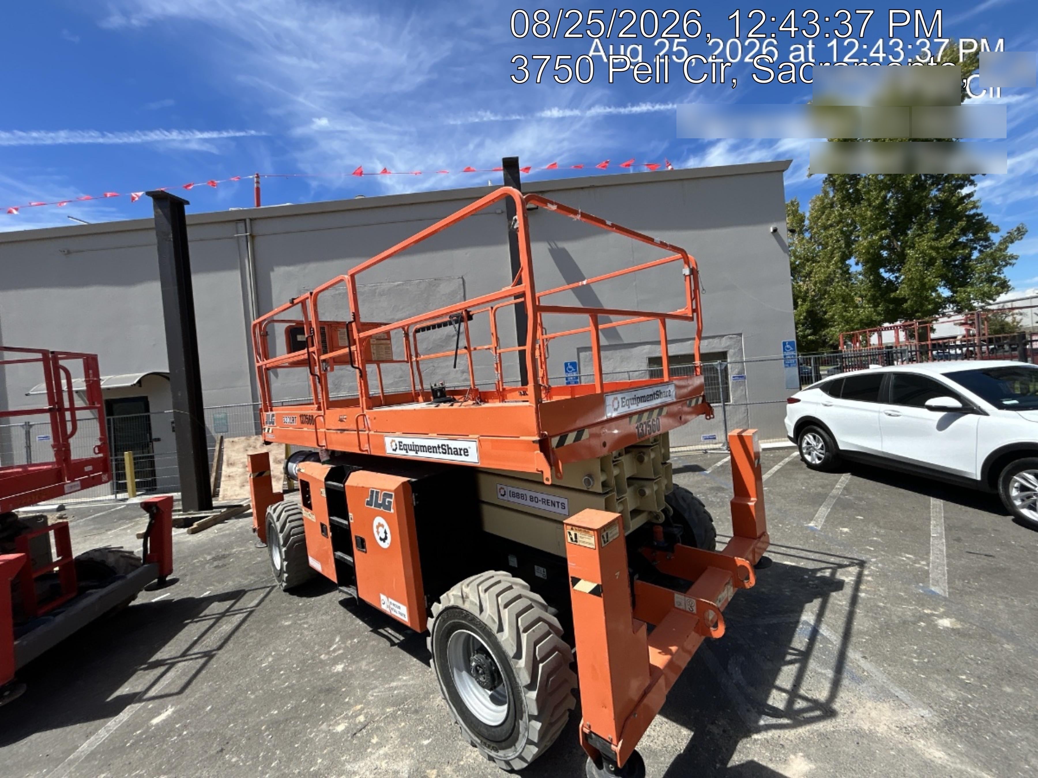 2021 JLG 330LRT