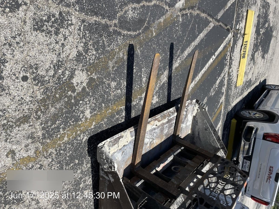 2020 EMKAY 48" Pallet Forks - Emkay