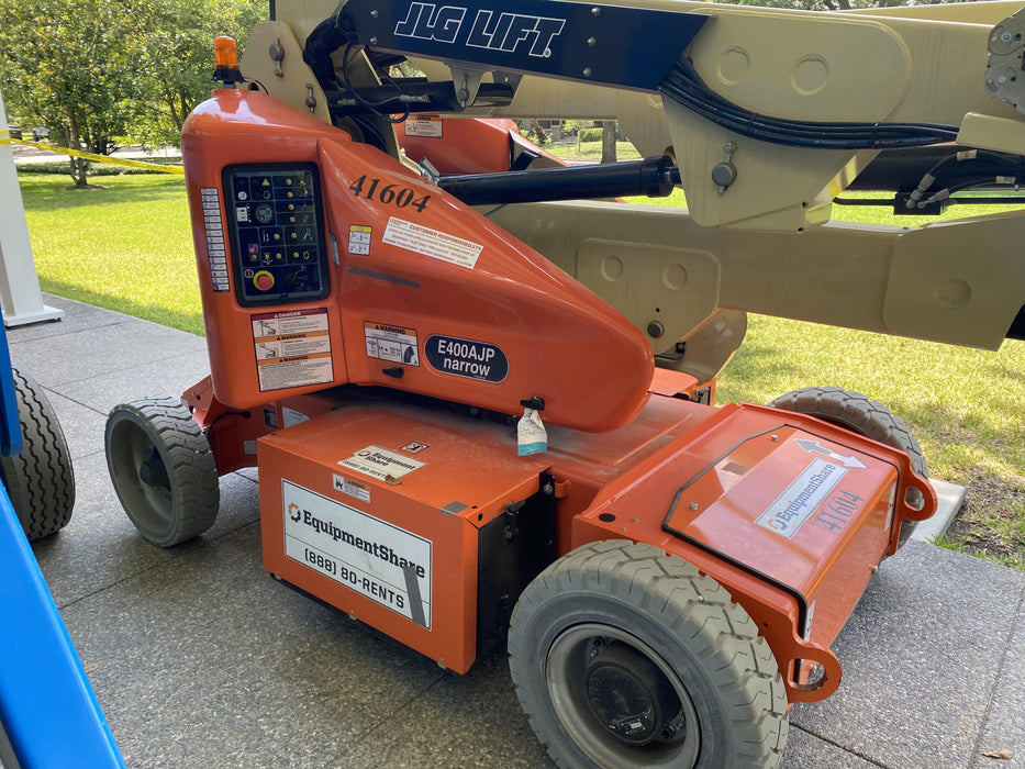 2019 JLG E400AJP