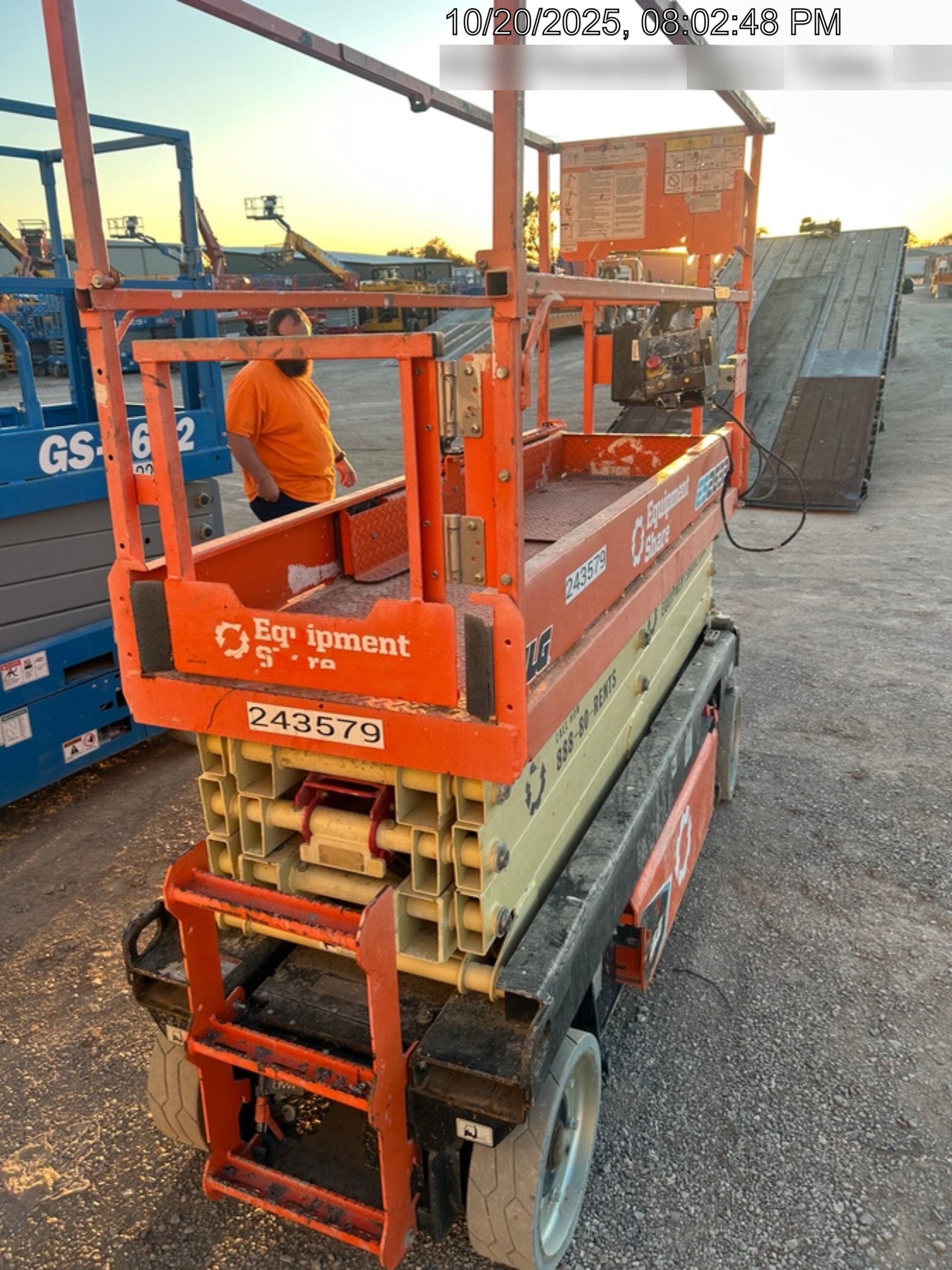 2022 JLG ES2632