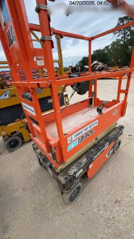 2021 JLG ES1330L