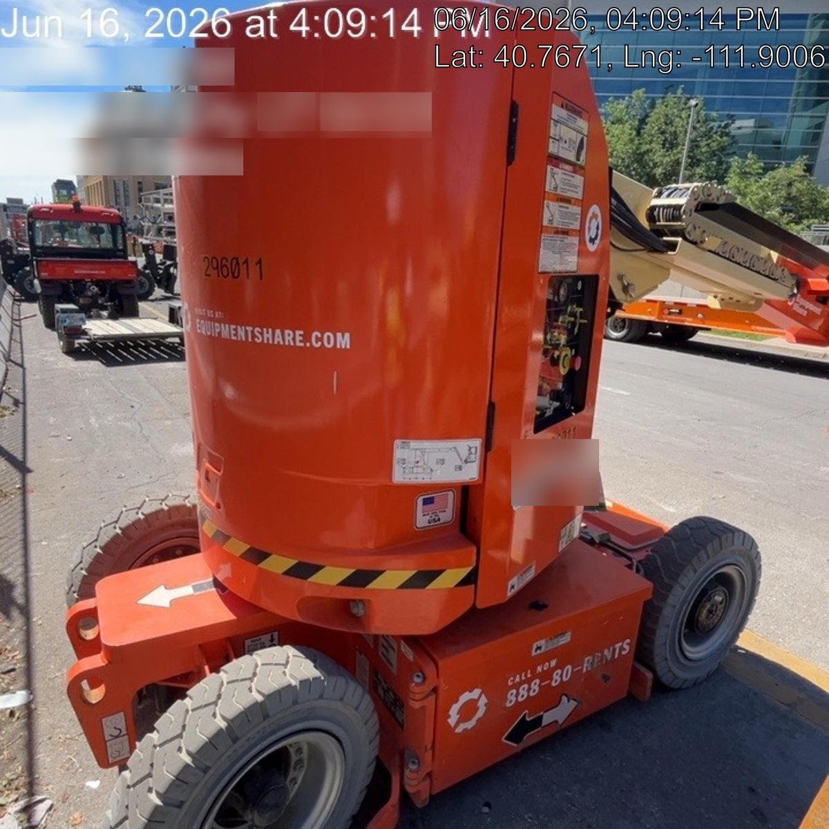 2023 JLG E300AJP