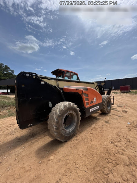 2022 JLG 1075