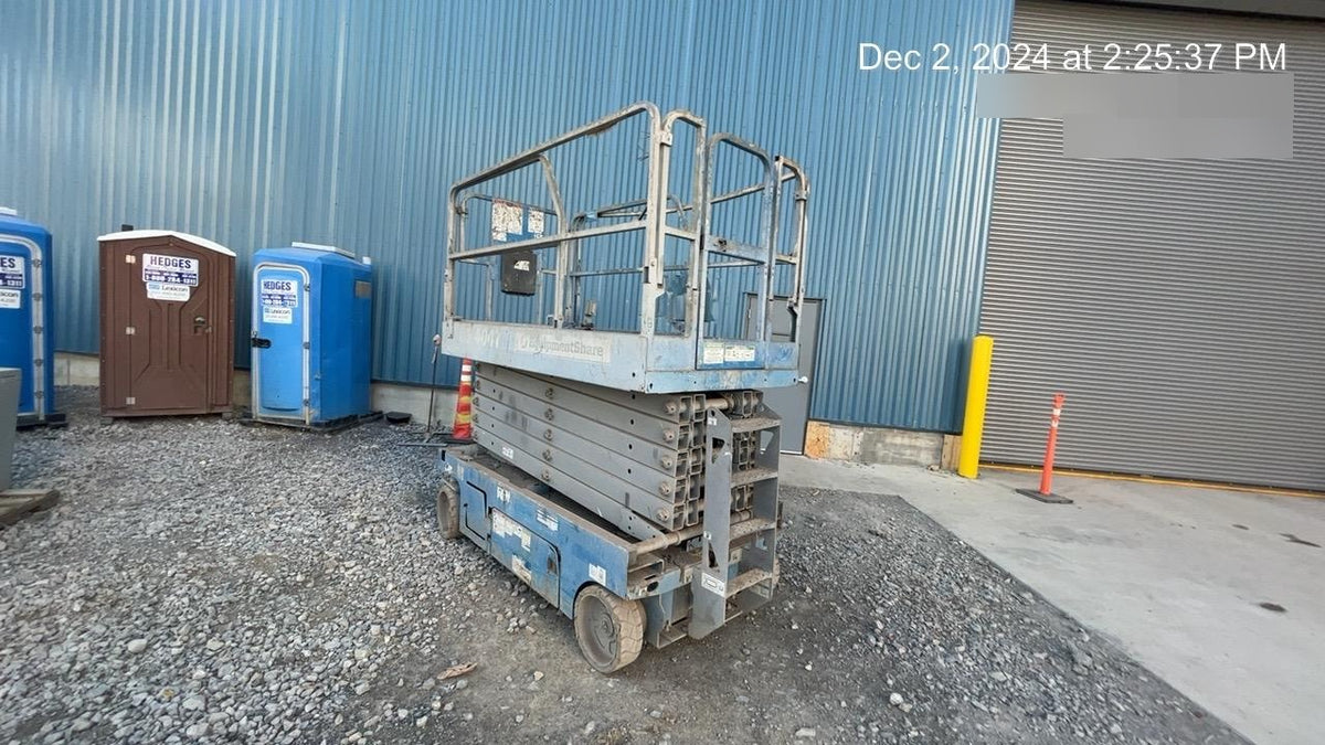 2019 Genie GS-4047 Folding rails with half height swing gate
