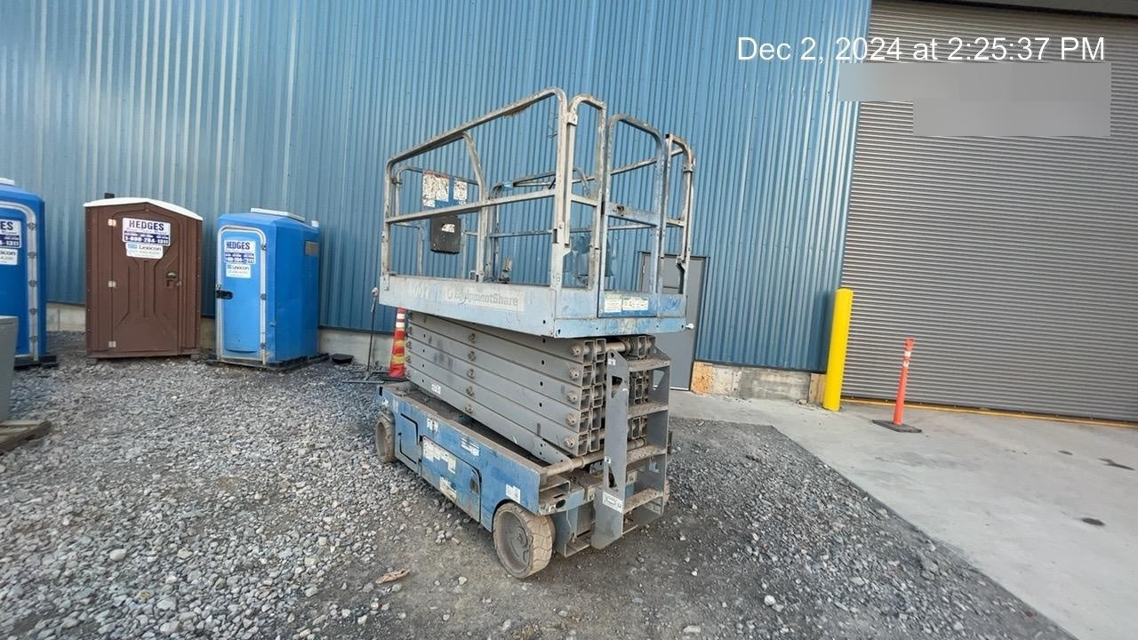2019 Genie GS-4047 Folding rails with half height swing gate