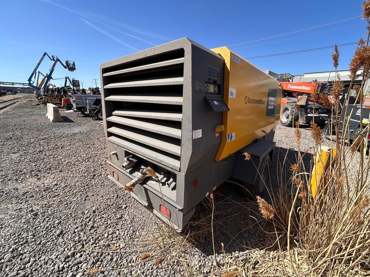 2023 ATLAS COPCO XAS 900