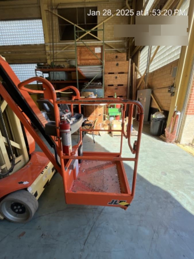 2022 JLG 26E