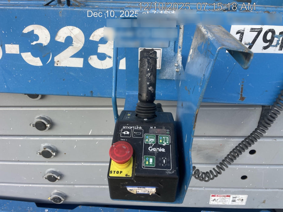 2018 Genie GS-3232 Genie GS-3232 w/Folding rails, Half height swing gate