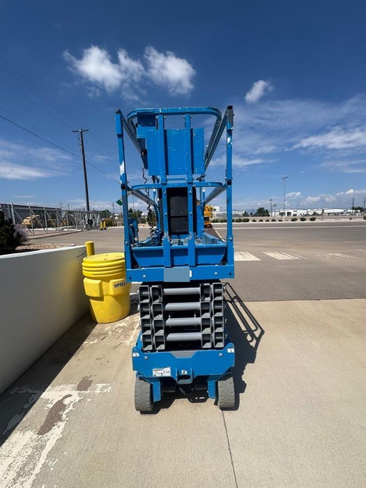 2019 Genie GS-3232 Folding rails with half height swing gate, 800 Amp Inverter