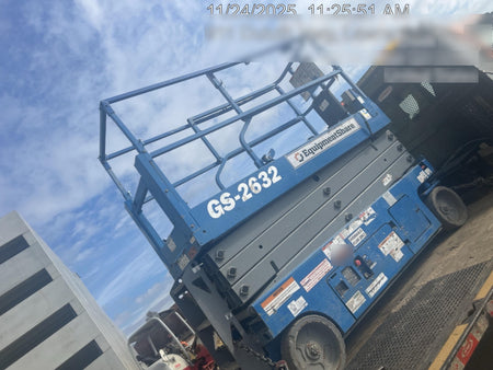 2019 Genie GS-2632 Folding rails with half height swing gate