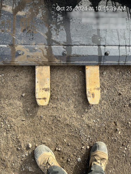 2022 TAKEUCHI 48" Pallet Forks - Takeuchi