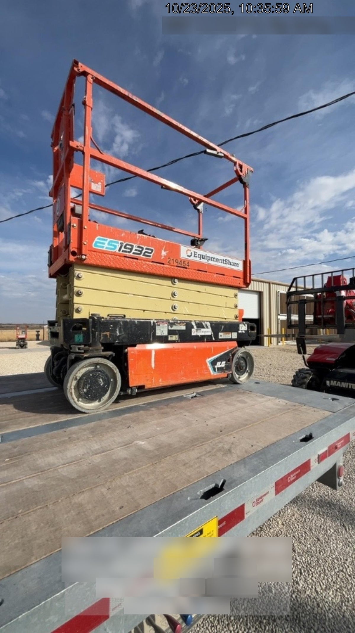 2022 JLG ES1932