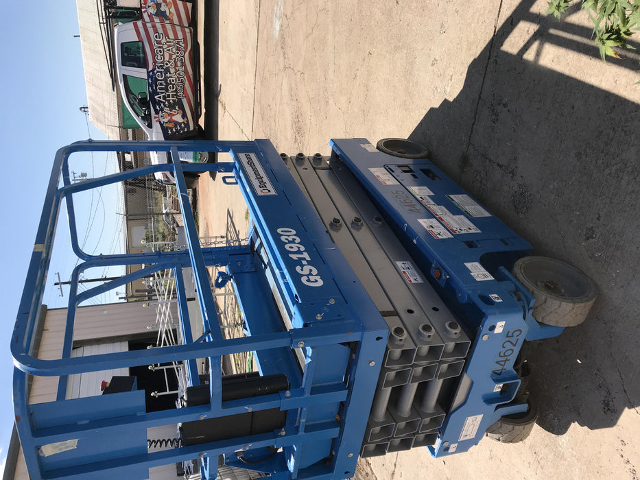 2019 Genie GS-1930 Fixed rails with chain Entry