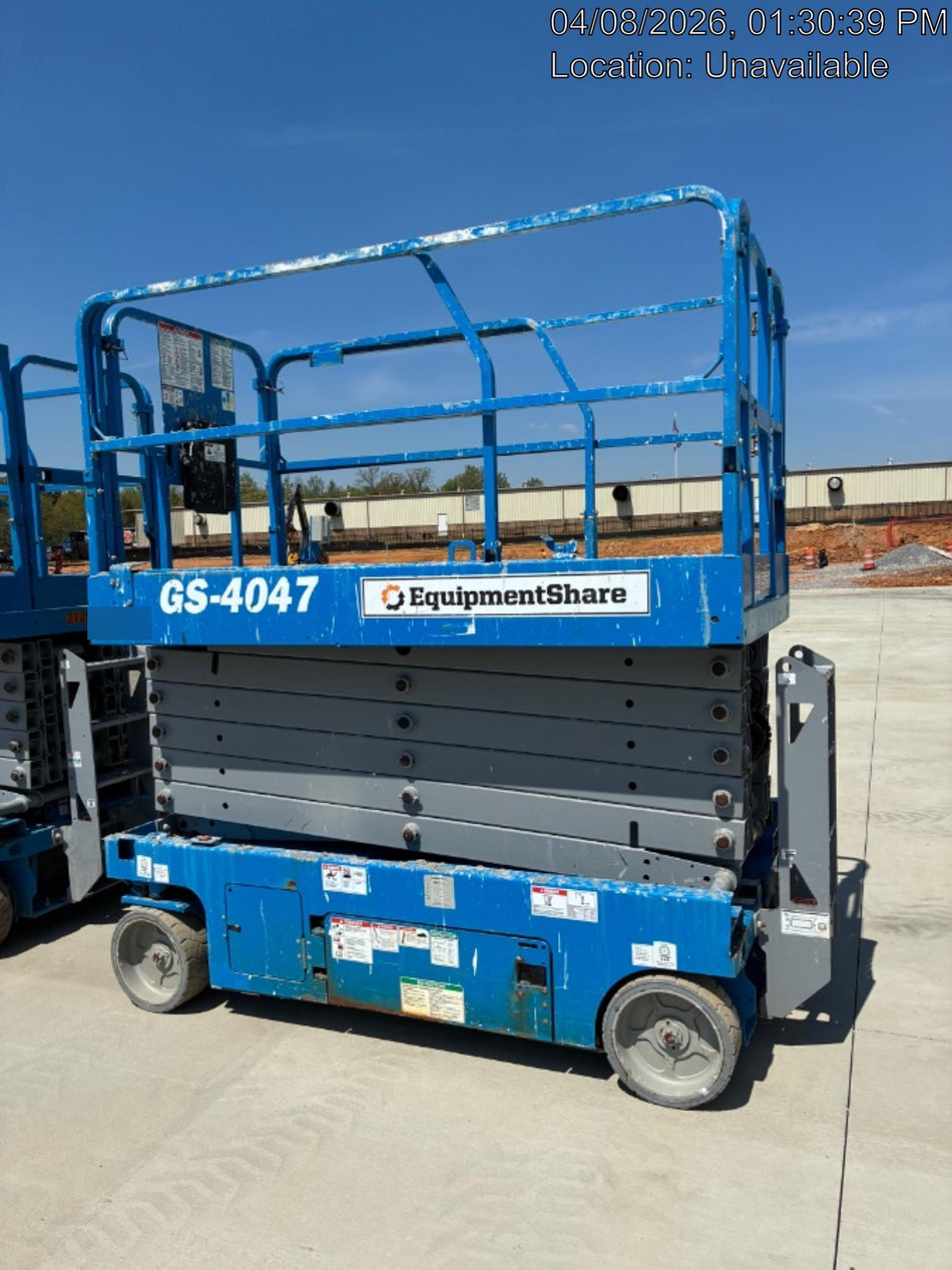 2019 Genie GS-4047 Folding rails with half height swing gate