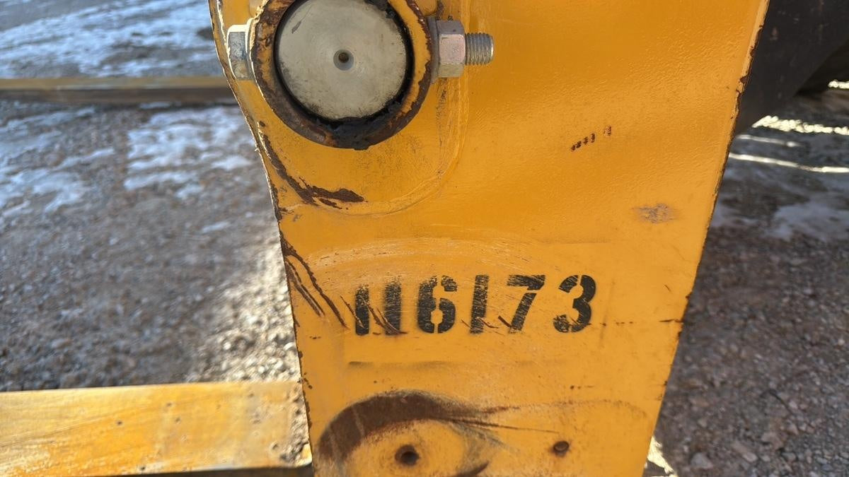 2020 JOHN DEERE 96" Loader Fork Carriage - John Deere