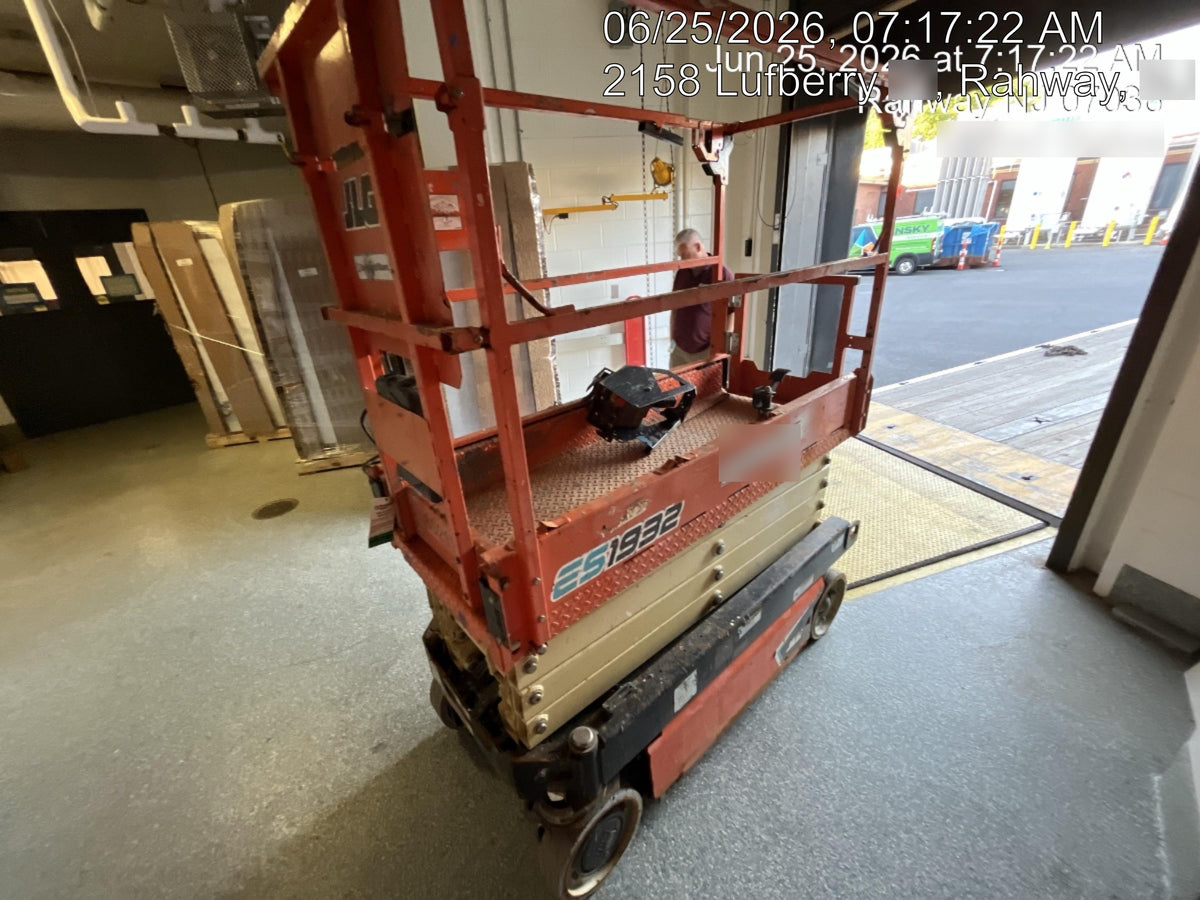 2021 JLG ES1932