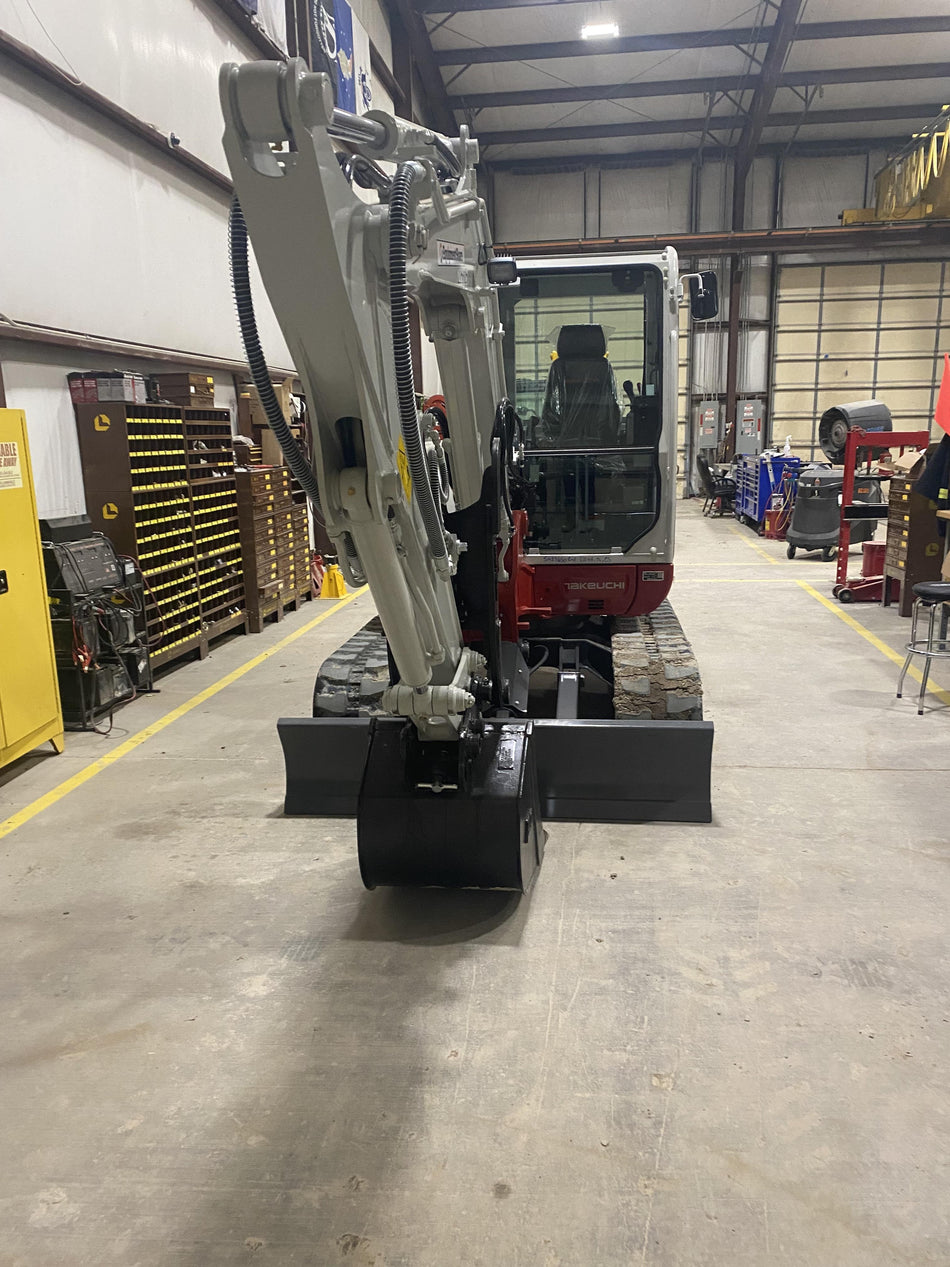 2022 TAKEUCHI TB250-2C