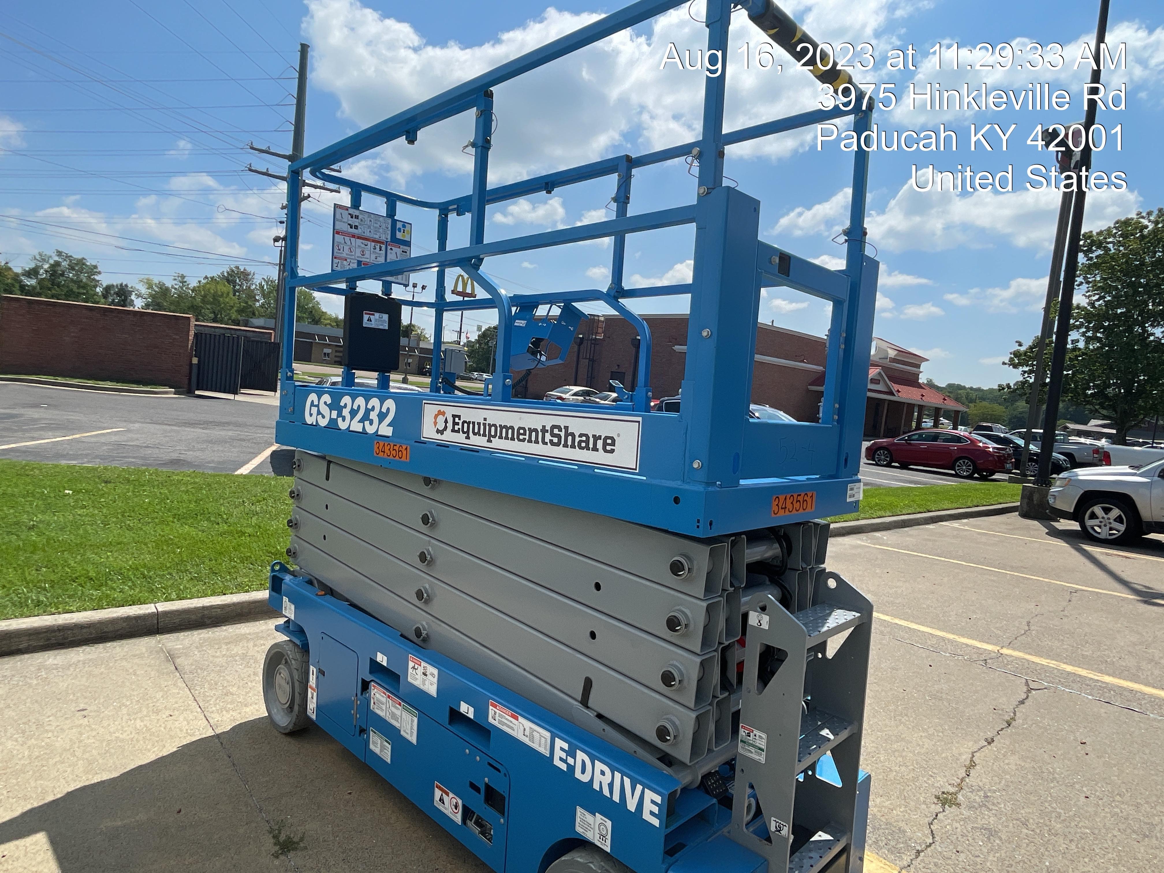 2023 GENIE GS-3232
