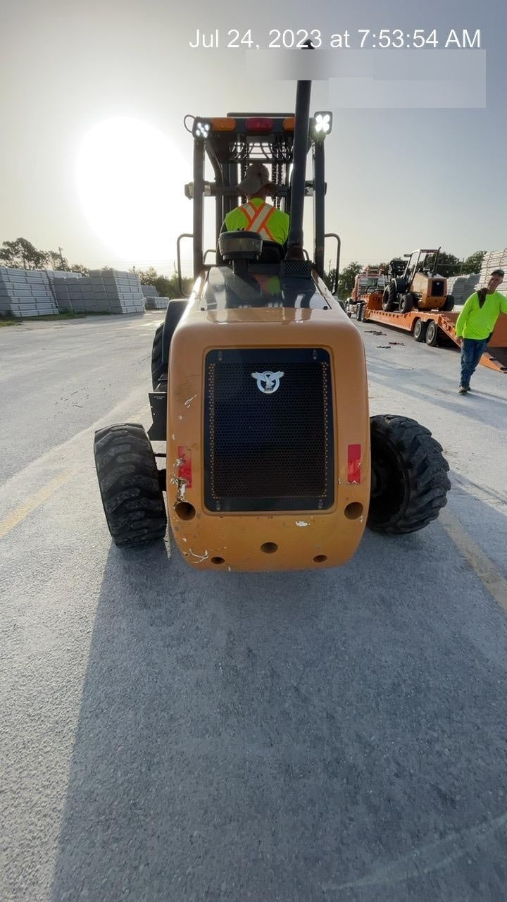 2022 CASE 588H