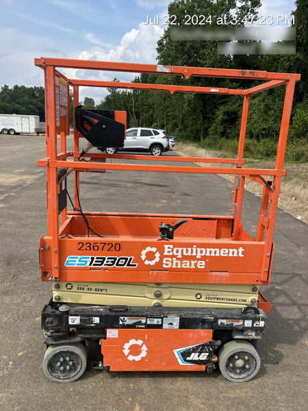 2022 JLG ES1330L