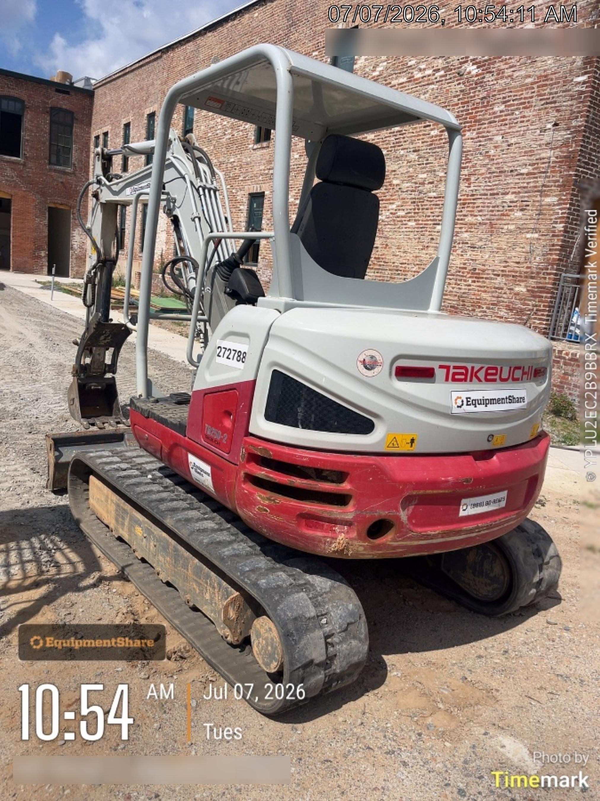 2022 TAKEUCHI TB250-2R