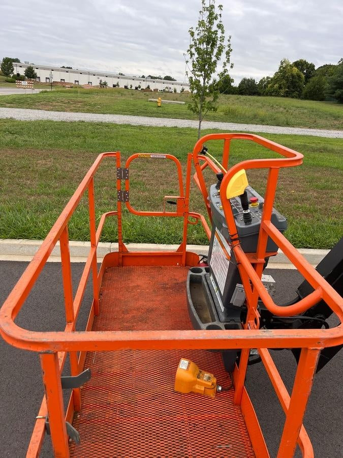 2025 JLG 660SJ