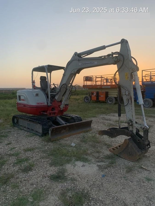 2021 TAKEUCHI TB250-2