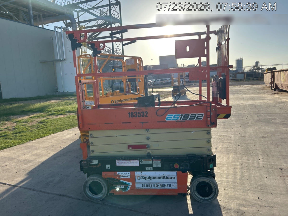 2021 JLG ES1932