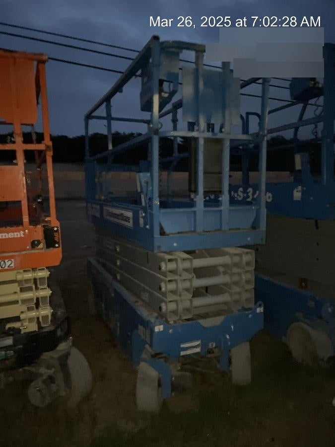 2019 Genie GS-2632 Folding rails with half height swing gate