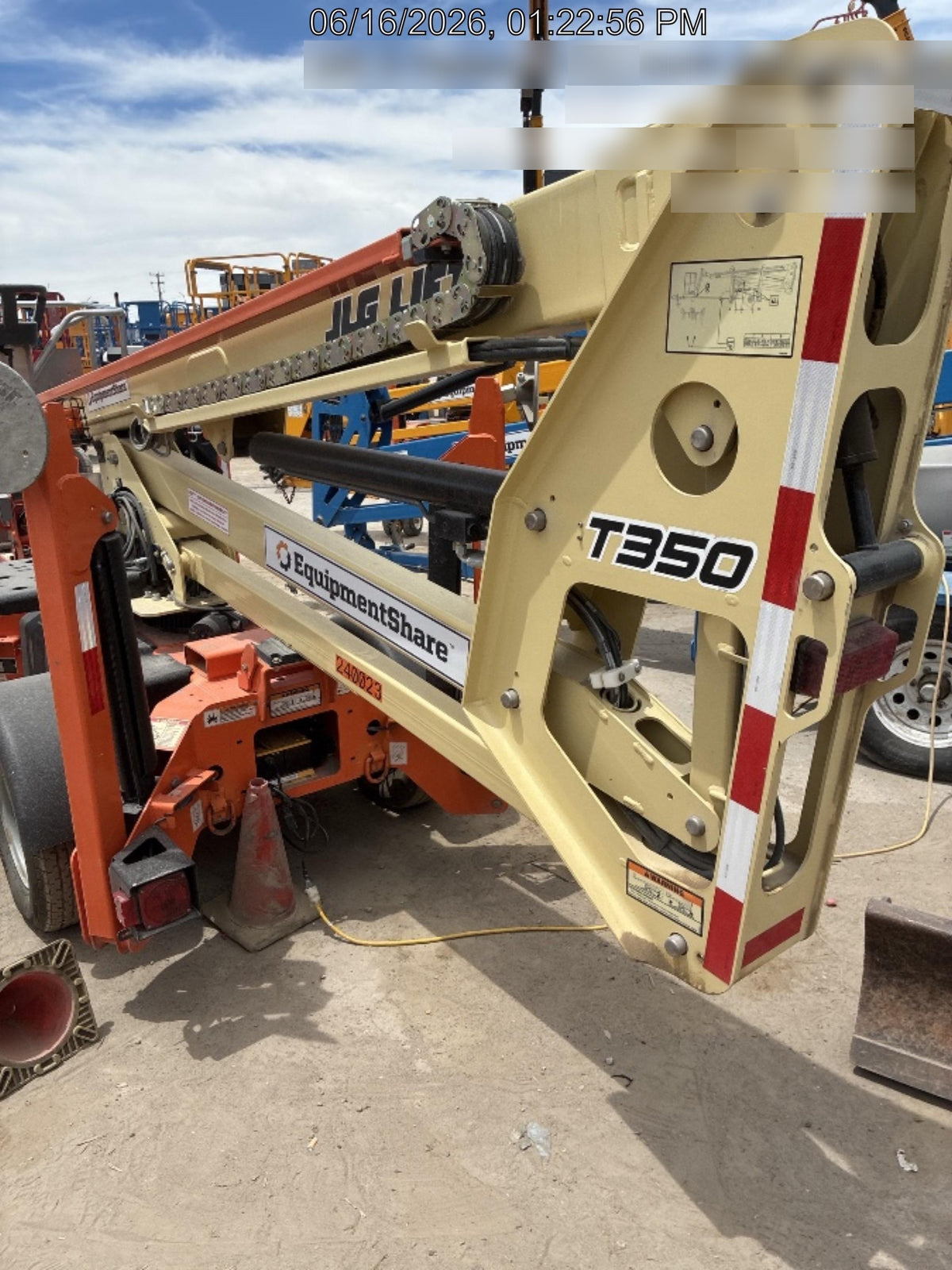 2022 JLG T350