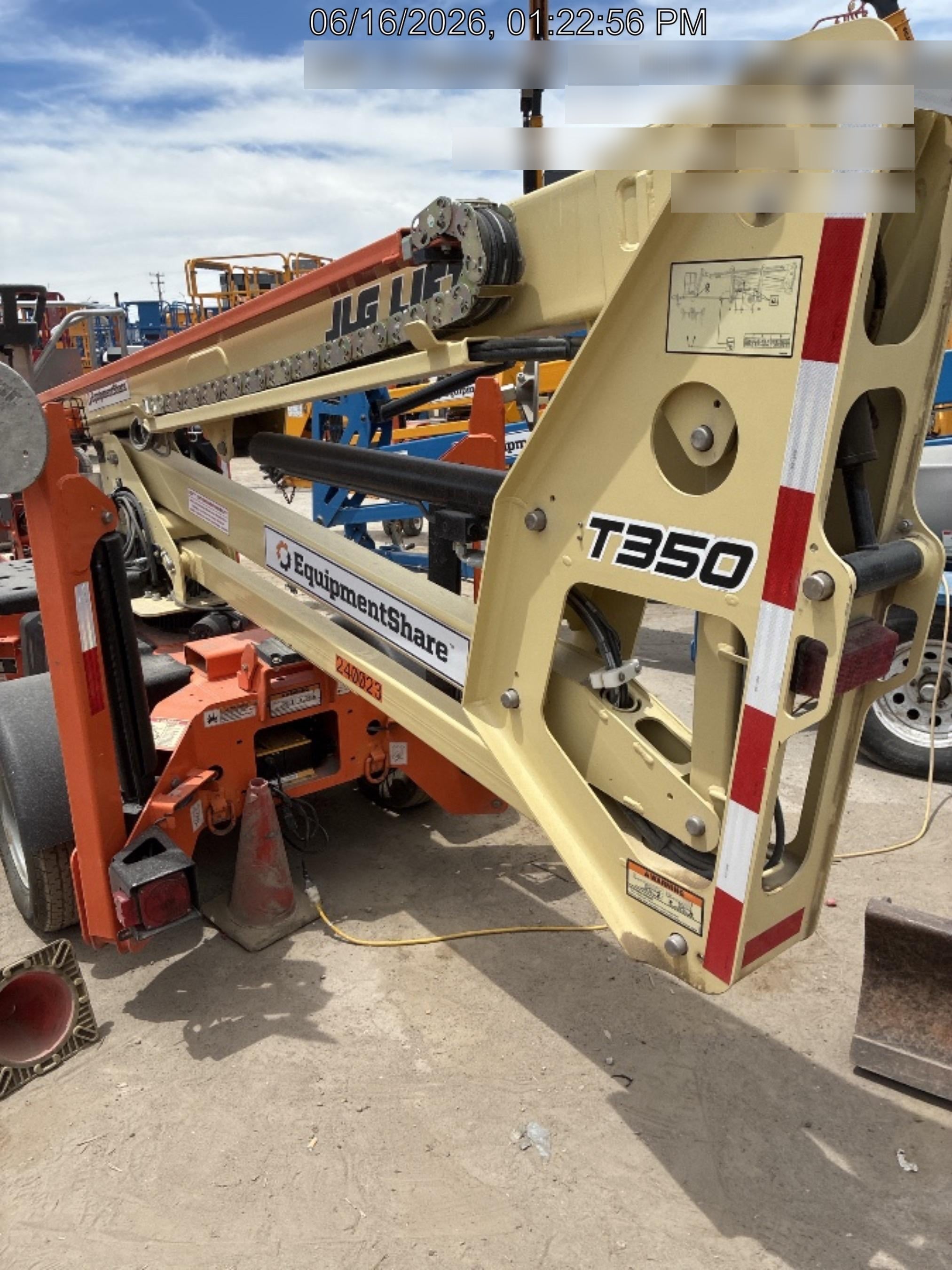 2022 JLG T350