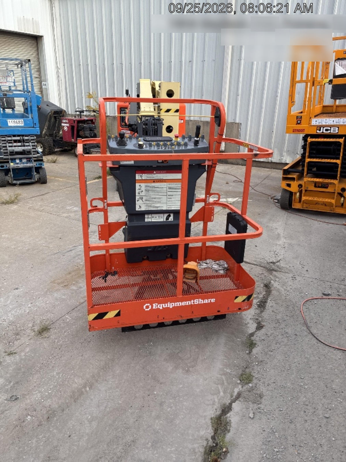 2024 JLG E400AJP Narrow